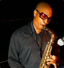 Jimmy é um saxofonista